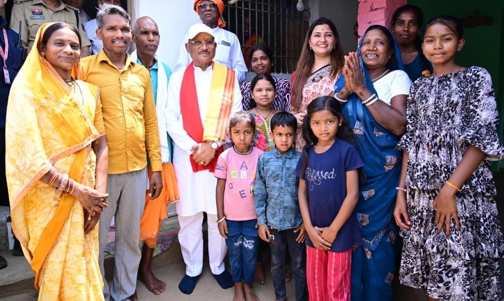 A Villager’s Invitation, the Chief Minister’s Warmth—A Dream Realised Through the PM Awas Yojana; CM Presides Over Housewarming Ceremony