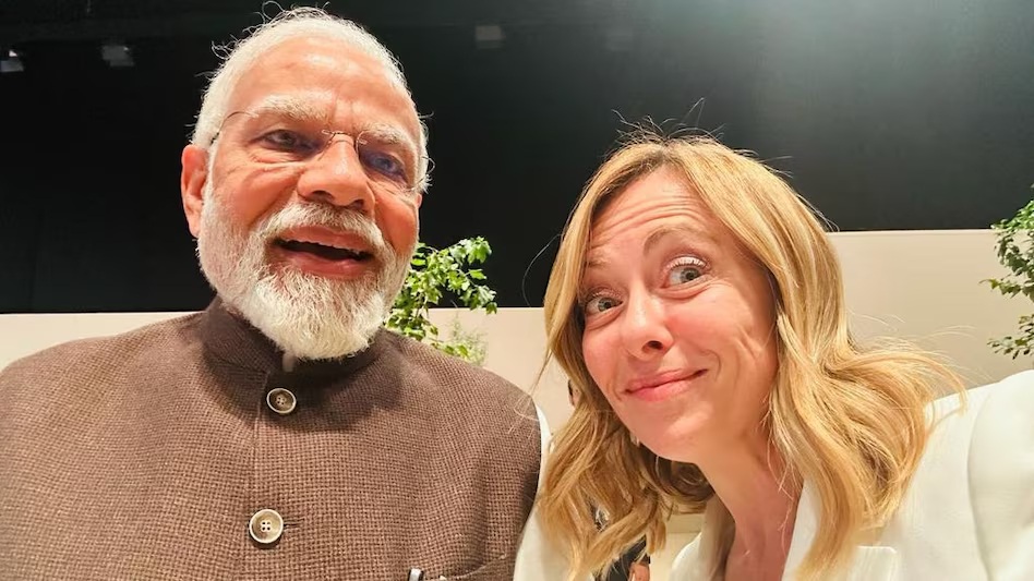 “Welcome to Rome, my friend!” A new selfie between Modi and Meloni went viral upon arrival in Italy.