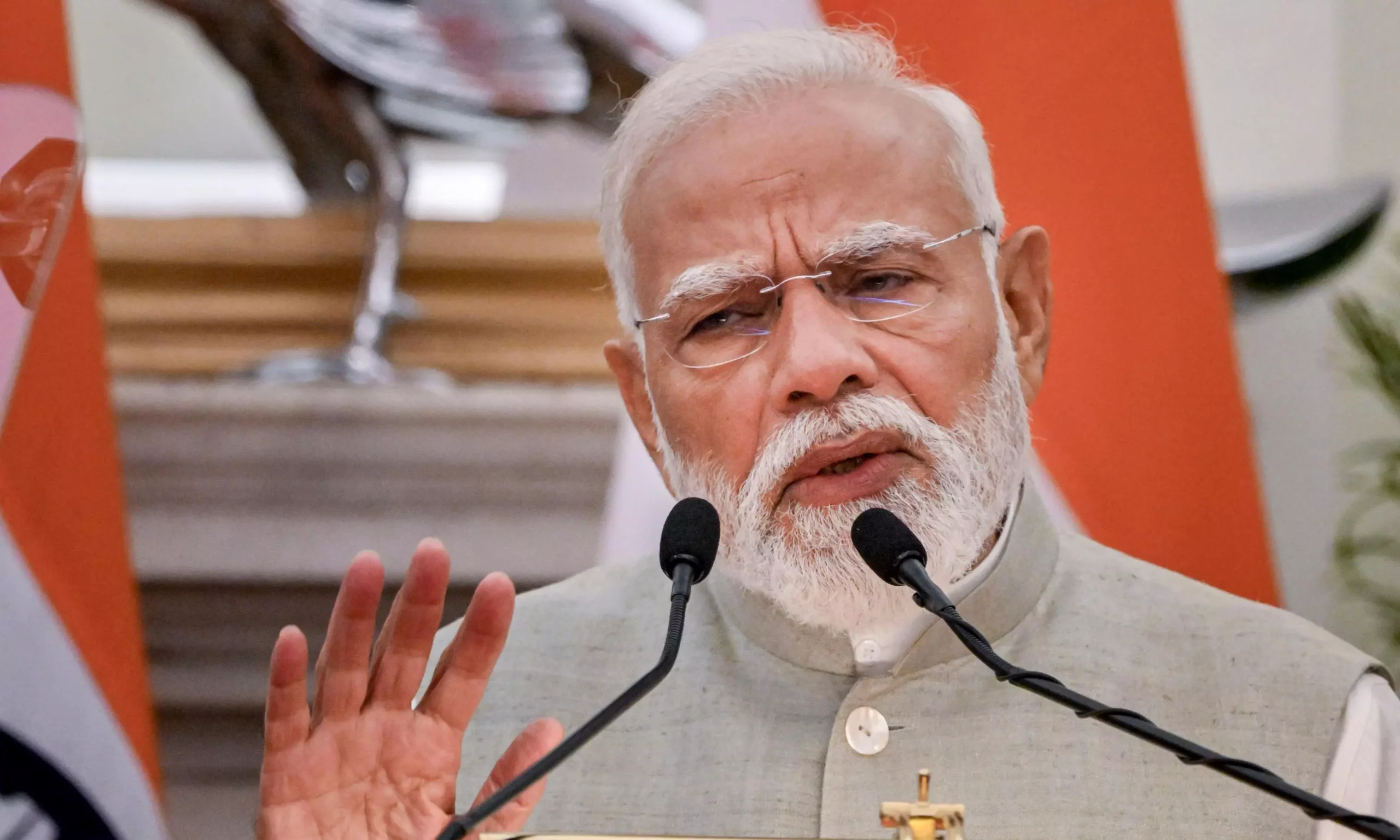 Mere sath Judhe Raho: Modi to Revanth