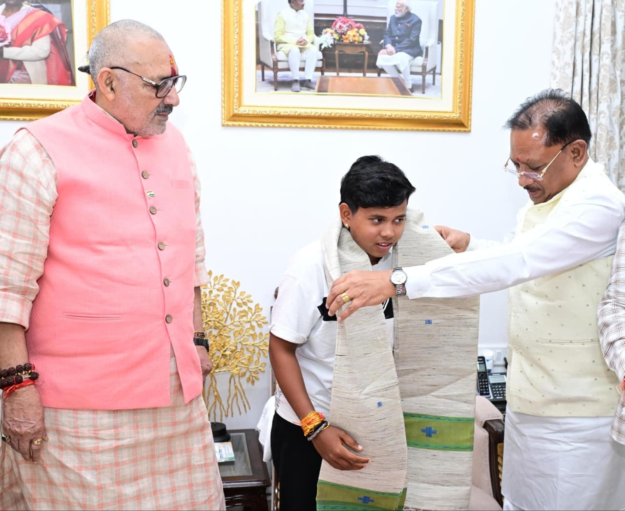 CG CM Sai Honours Mahak Narwase  who got selected as Vice-Captain of Indian Under-19 Women’s Cricket Team for Sri Lanka Tour