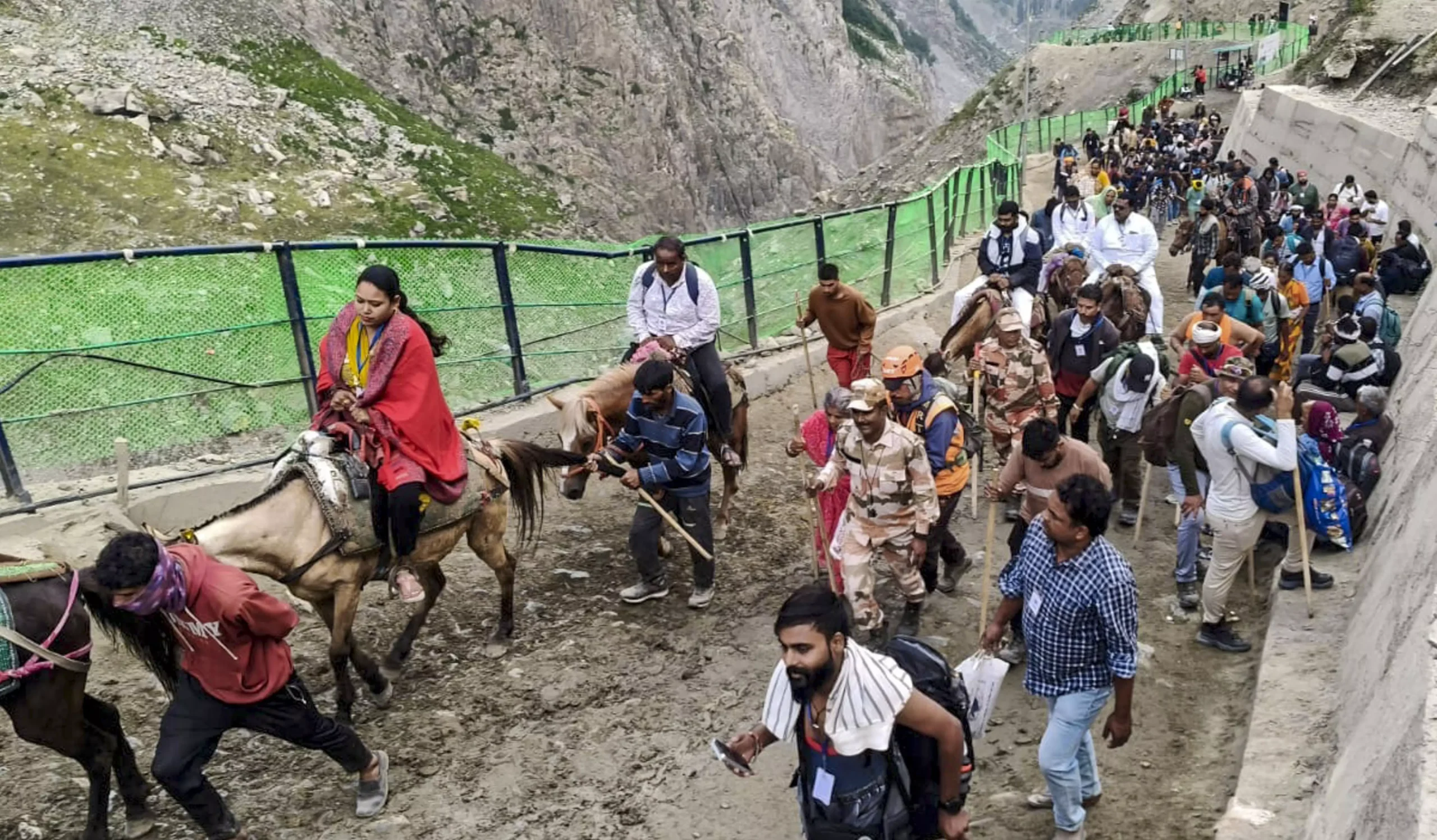 Amarnath Yatra Resumes After Six-Day Weather Suspension; Over 6,200 Pilgrims Leave for Baltal