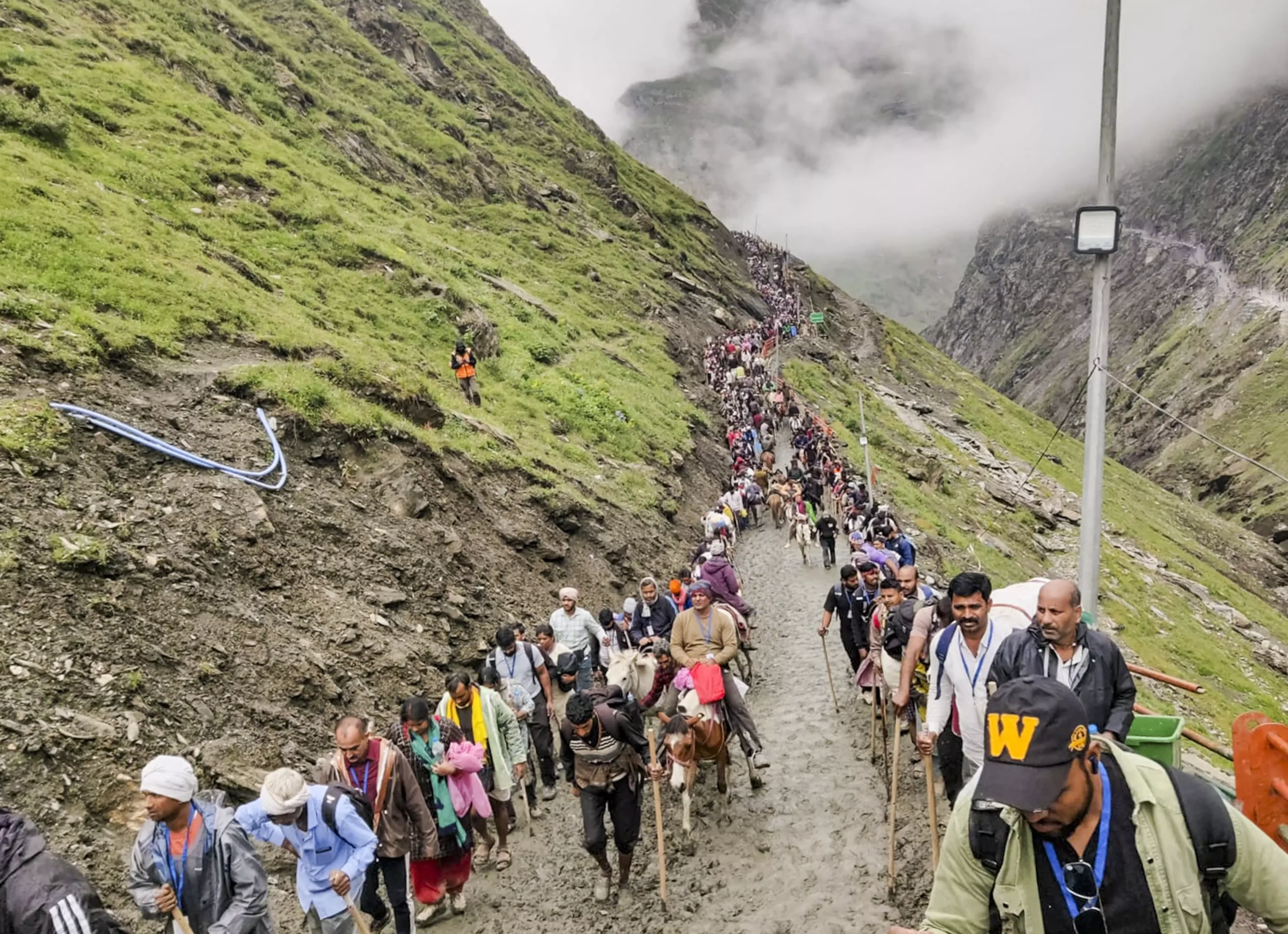 Amarnath Yatra: Nepal Pilgrim Dies After Falling Ill; 4 Injured in Accident