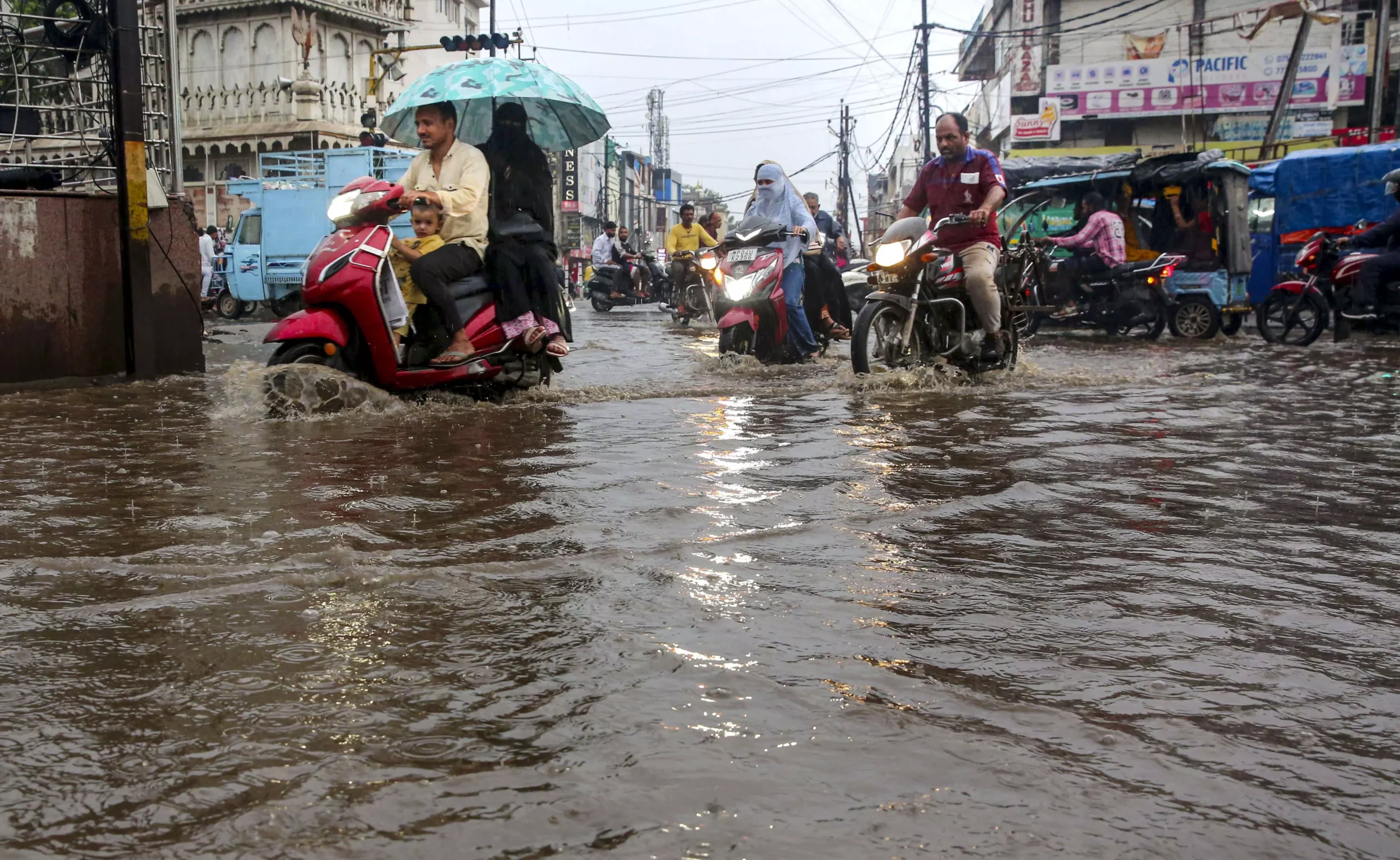 Heavy Monsoon Rains Batter Gujarat, Maharashtra