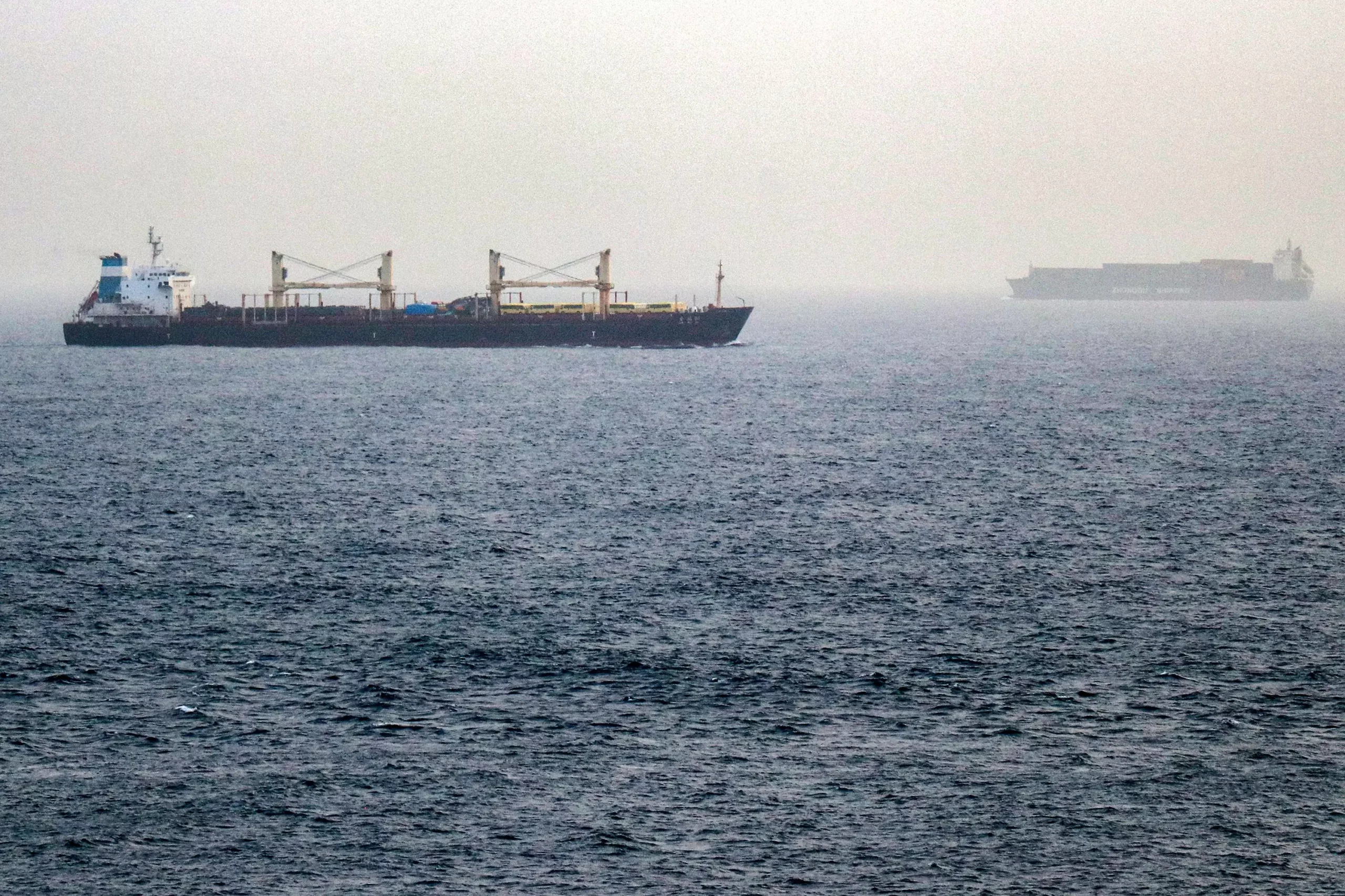Oil Prices Sink as US-Iran Pause Fuels Fresh Hormuz Hopes