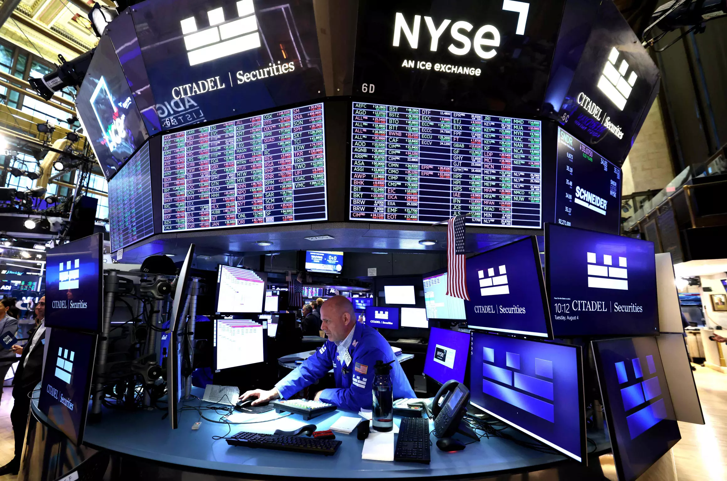 US Stocks Hit Records as Palantir Profits Soar, Oil Eases