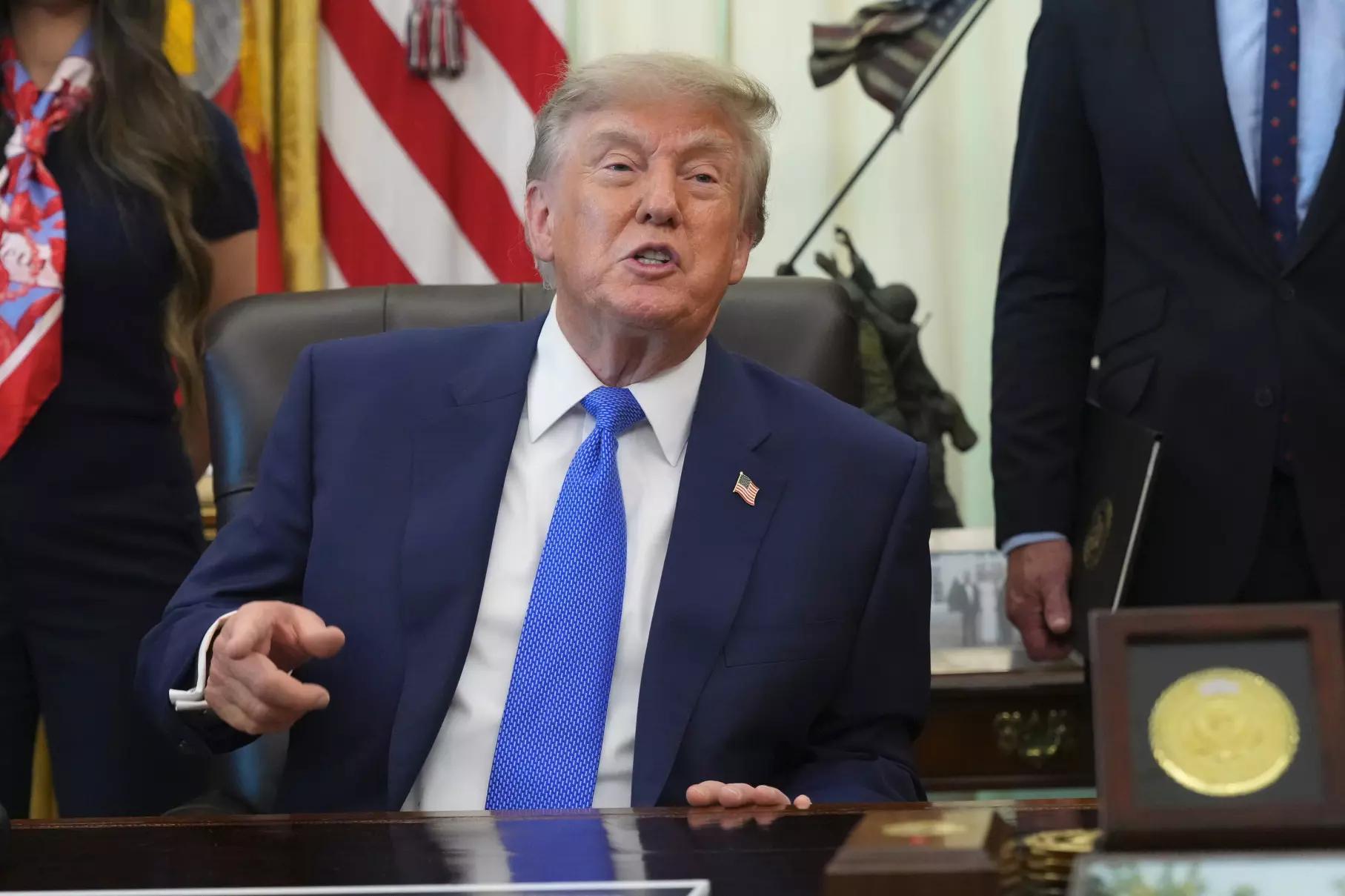 Hopes for Hormuz Deal Fade as Trump Demands Iranian Reparations
