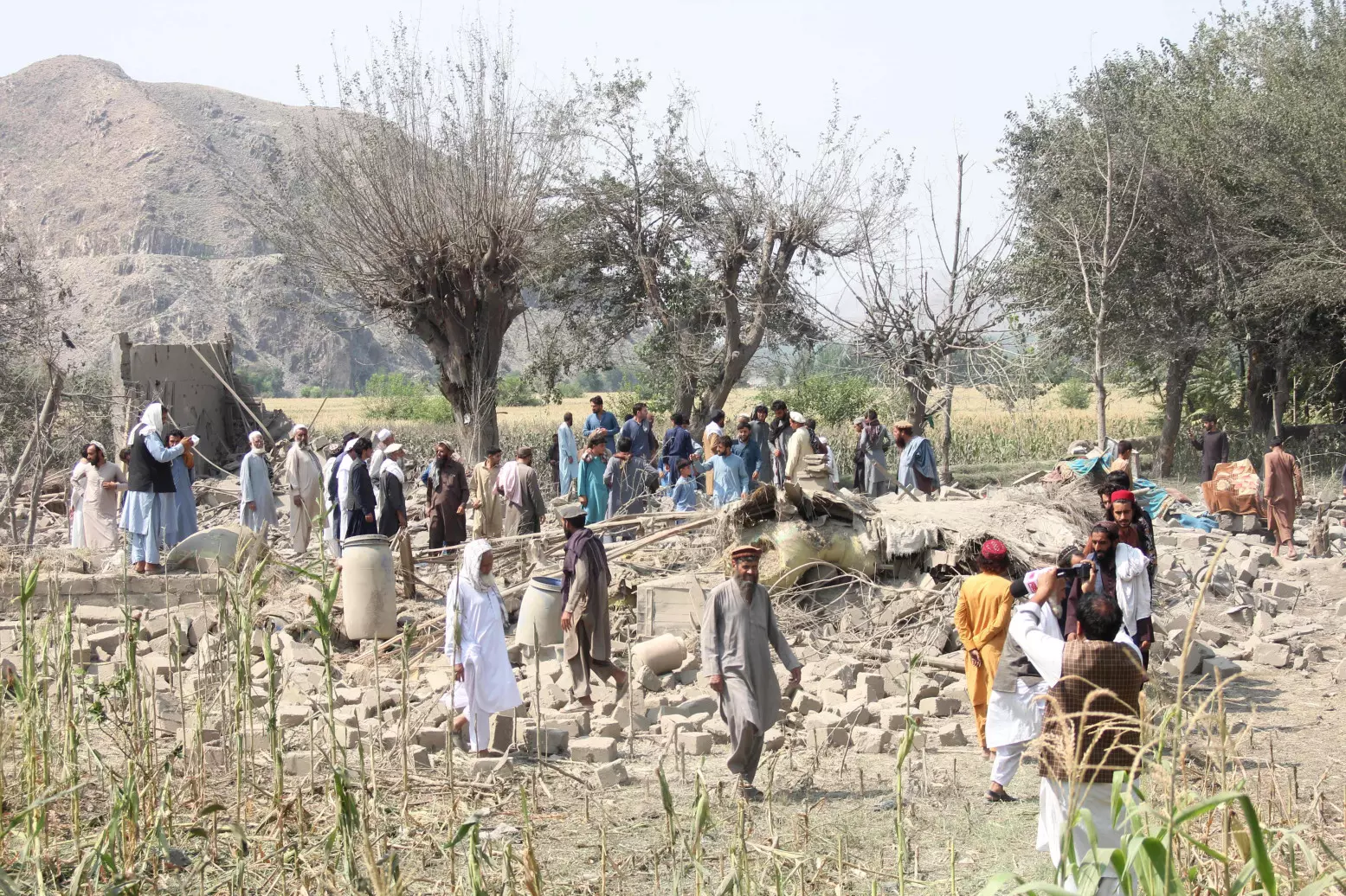 Pakistan Says Airstrikes in Afghanistan Kill 28 Militants