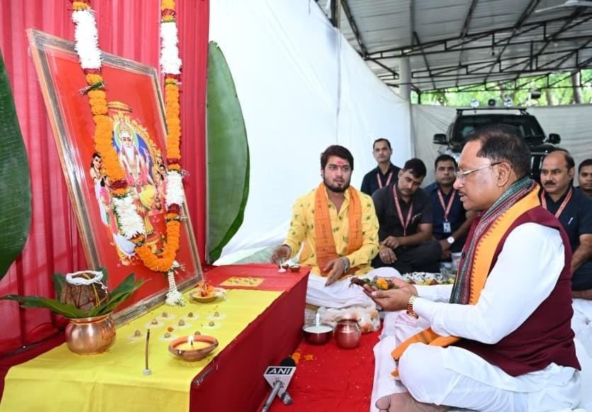 Worship of Lord Vishwakarma Celebrates Creation, Skill and Dignity of Labour: CM Sai