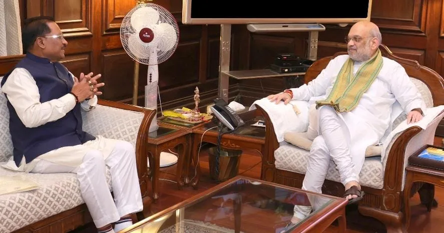 Amit Shah Reviews Cyclone Arnab Situation with Sai, Assures All Possible Assistance