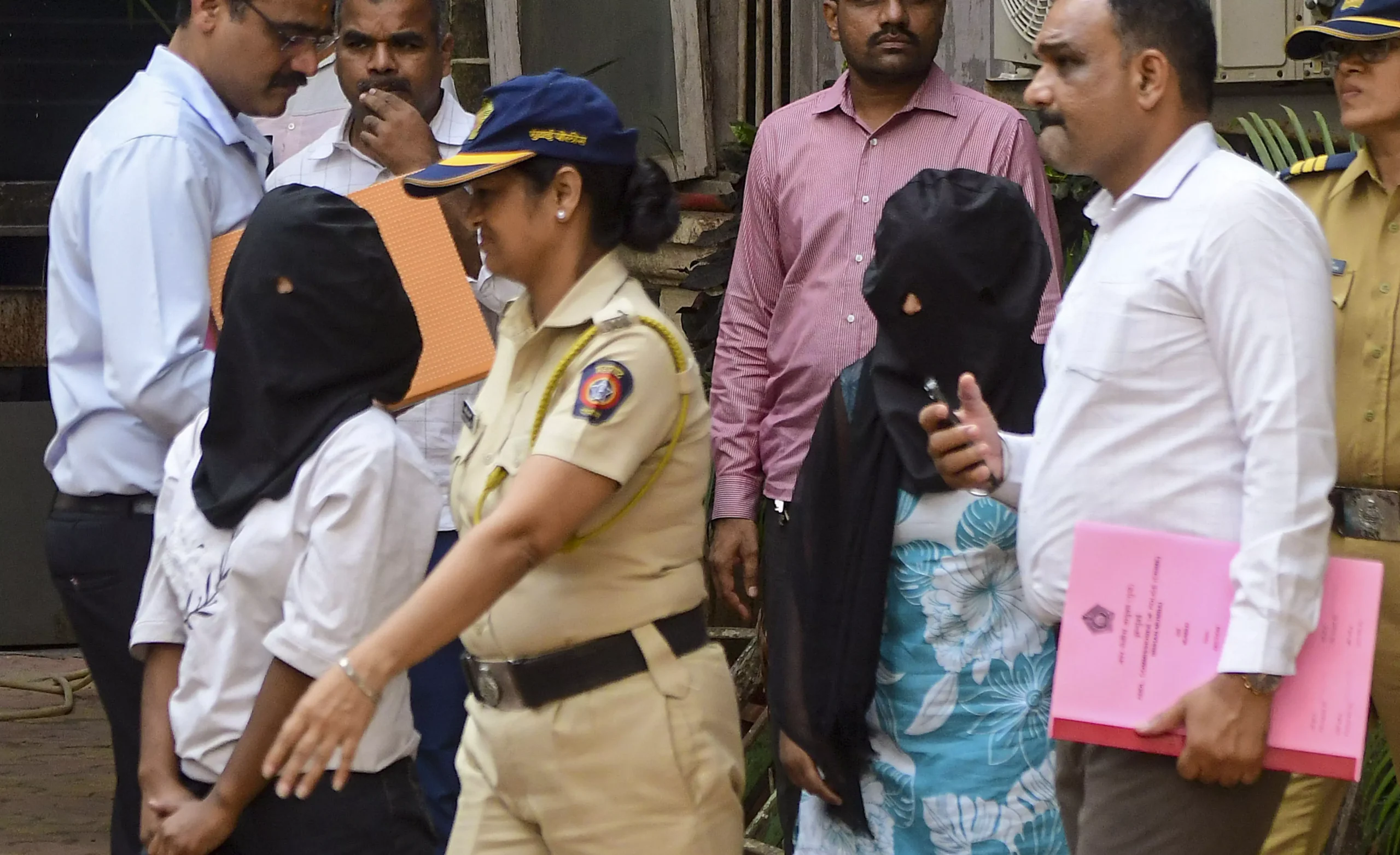Tiger Shroff Firing Case: Mumbai Crime Branch Recovers Two Firearms, 10 Live Cartridges from Surat