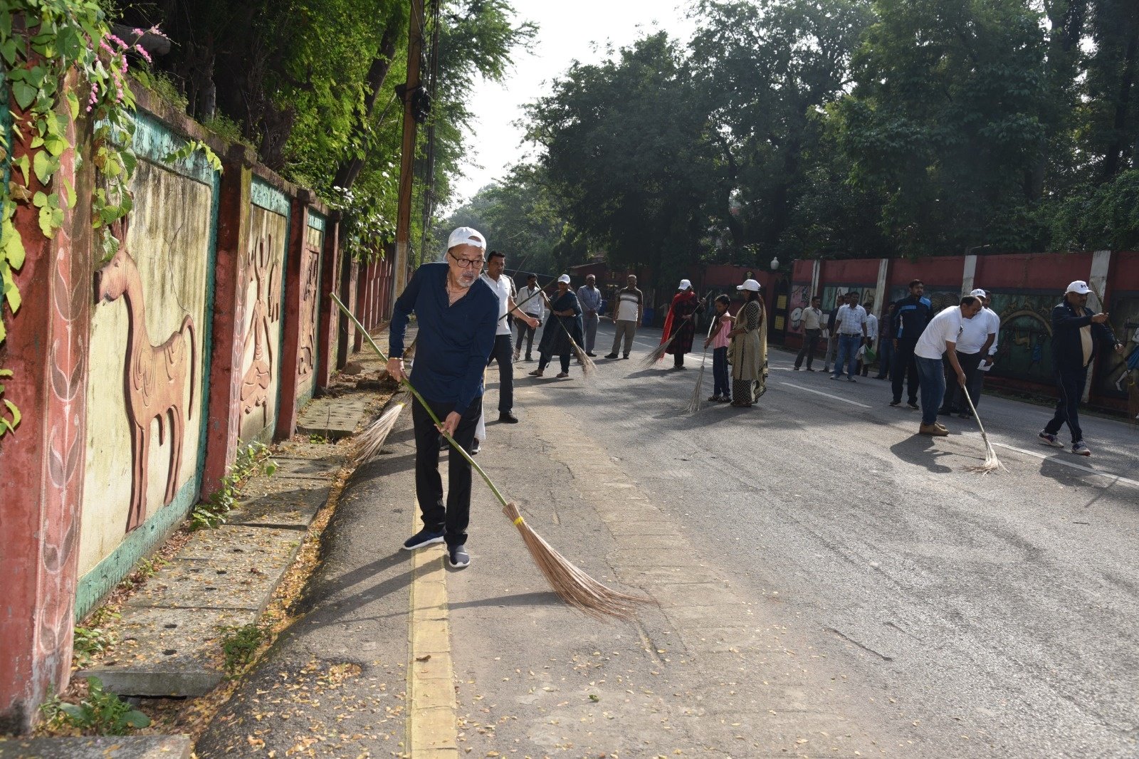 Governor Ramen Deka Joins Cleanliness Drive on Gandhi Jayanti in Raipur