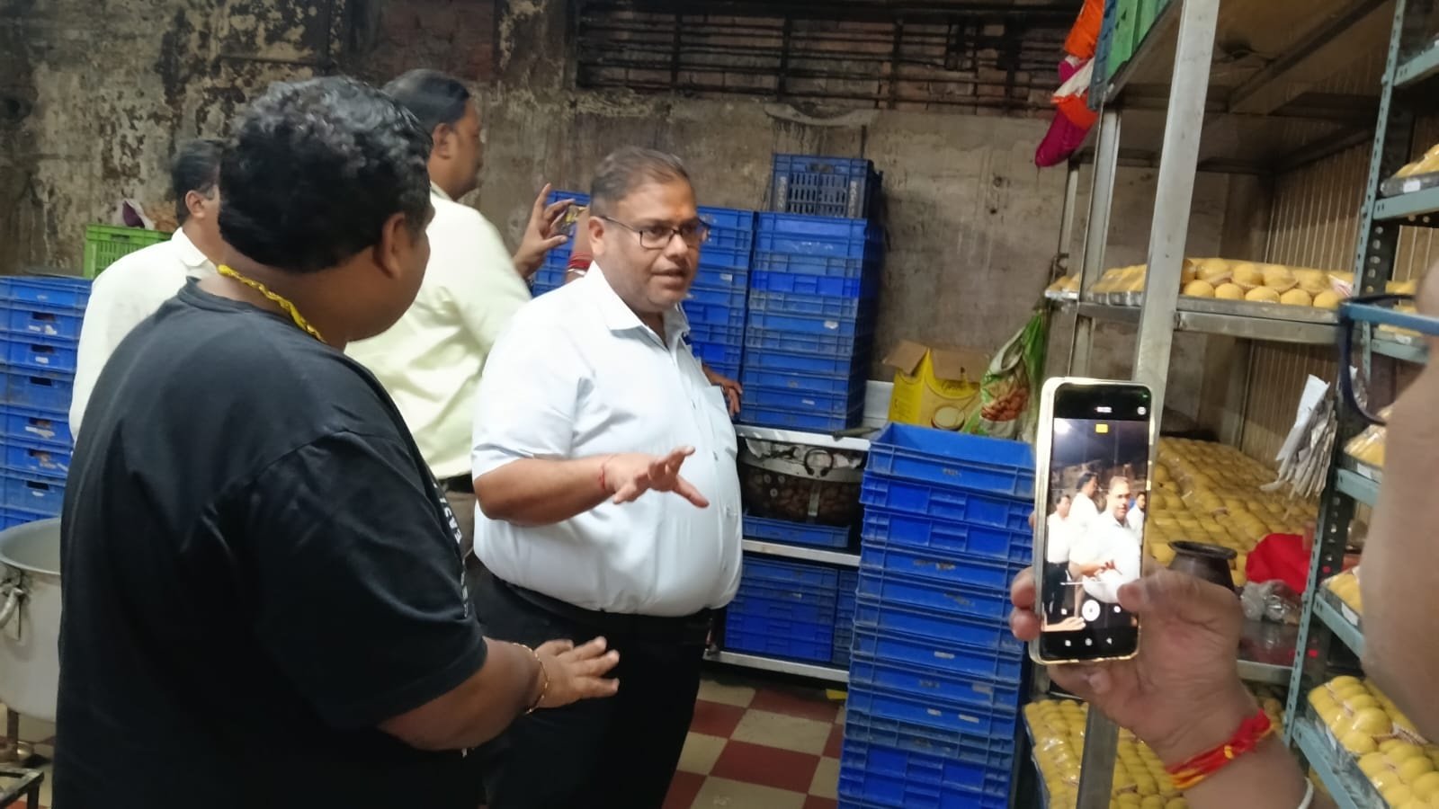 Three Food Licences Suspended in Raipur as Pre-Festival Inspections Uncover Hygiene Violations
