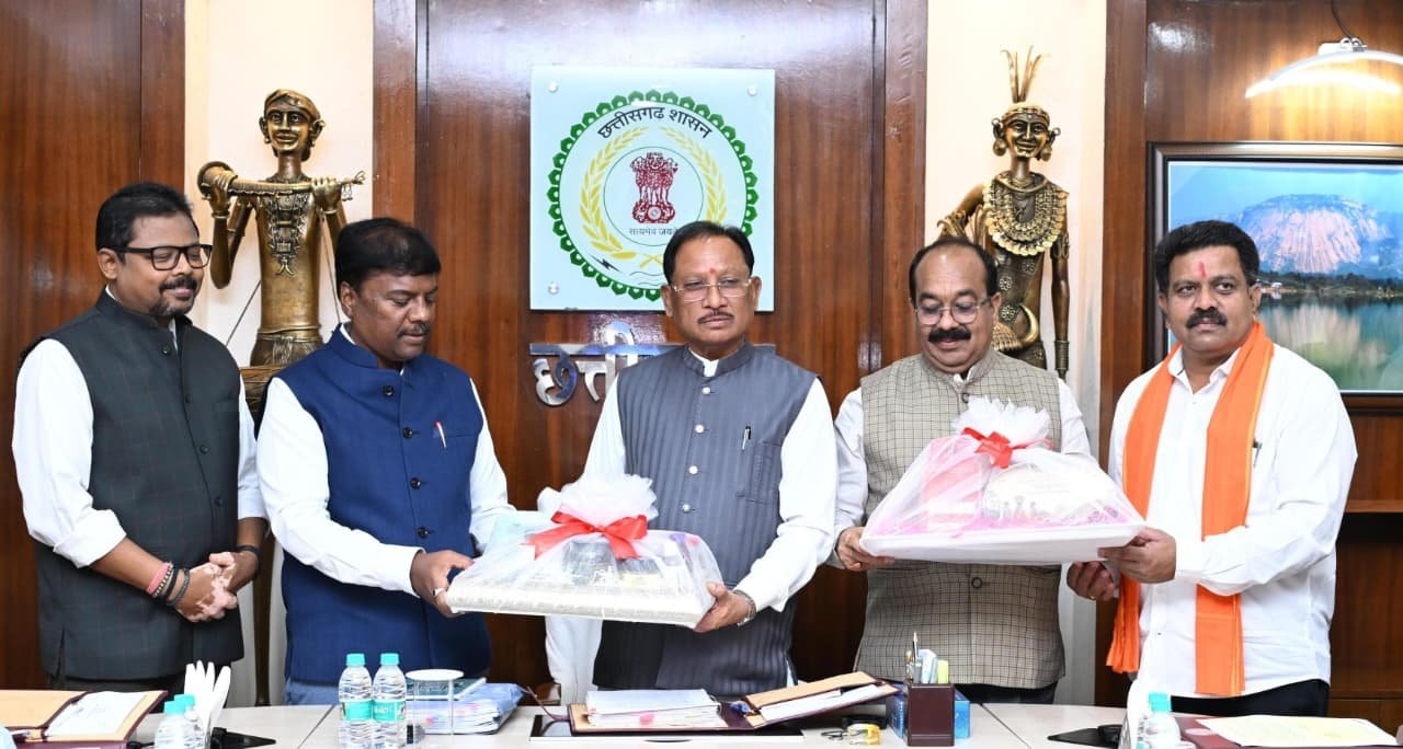 CM Vishnu Deo Sai Launches Chhattisgarh Herbals Diwali Gift Packs to Promote Local Products and Women’s Livelihoods