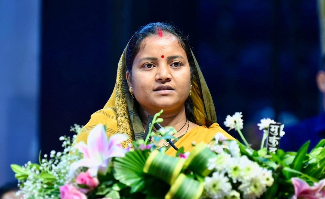 Minister Laxmi Rajwade Cracks Down on Poor PMGSY Roads, Orders Immediate Repairs in Surajpur