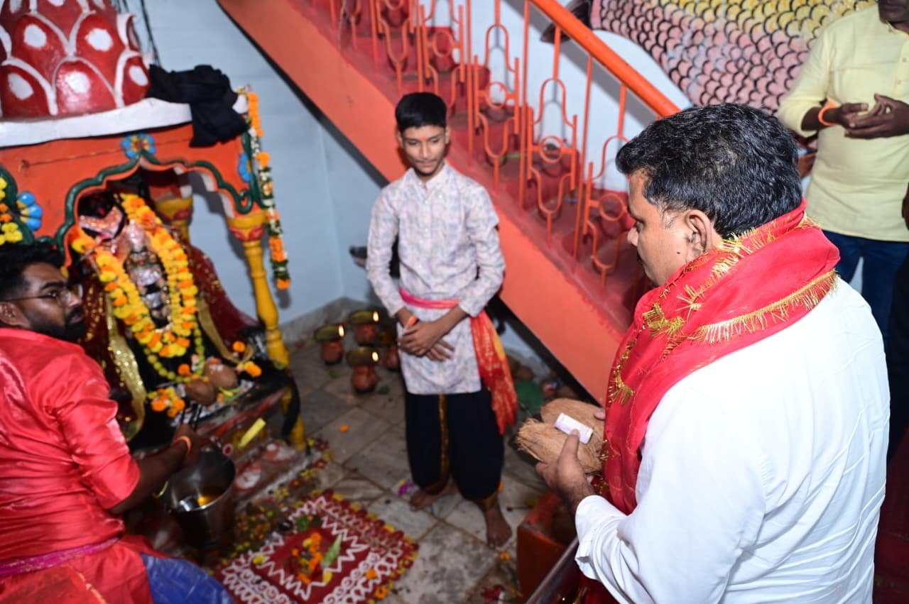 Deputy Chief Minister Vijay Sharma Offers Prayers at Maa Danteshwari, Maa Parmeshwari and Maa Chandi Temples on Maha Ashtami