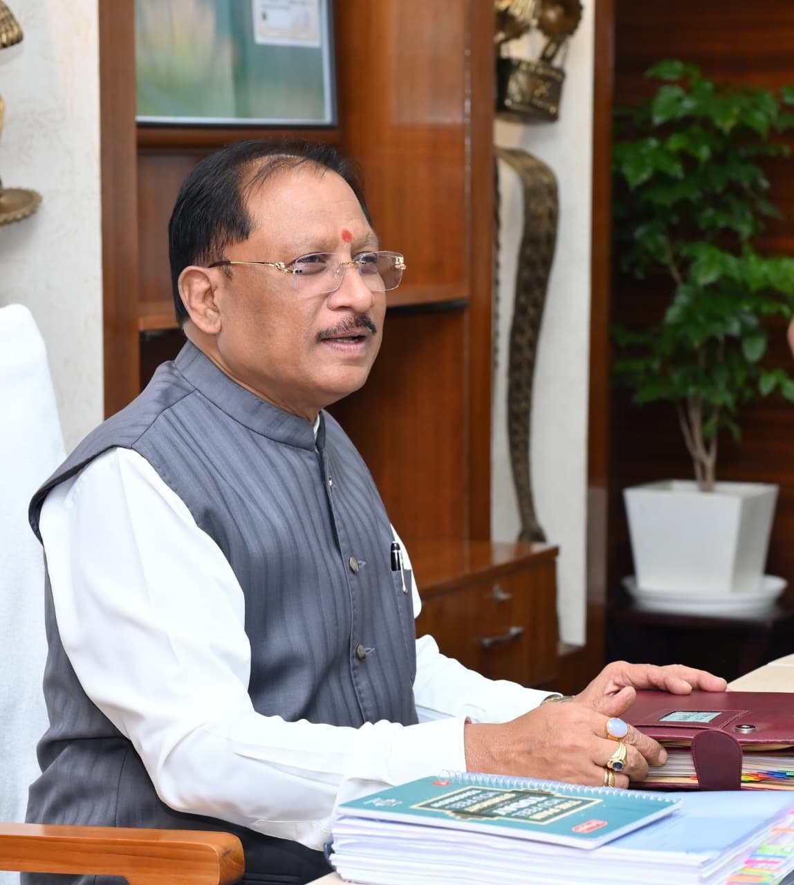 Chhattisgarh Cabinet Clears Paddy Procurement at ₹3,100 per Quintal, Cashless Healthcare and New Development Missions