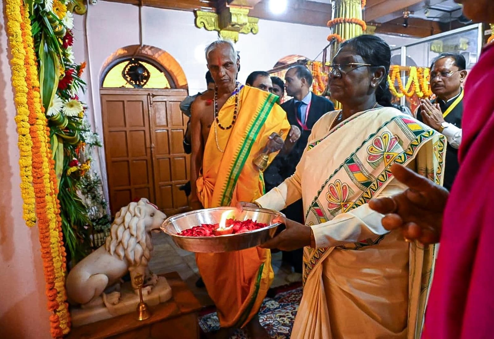 President Murmu Offers Prayers at Maa Danteshwari Temple in Jagdalpur
