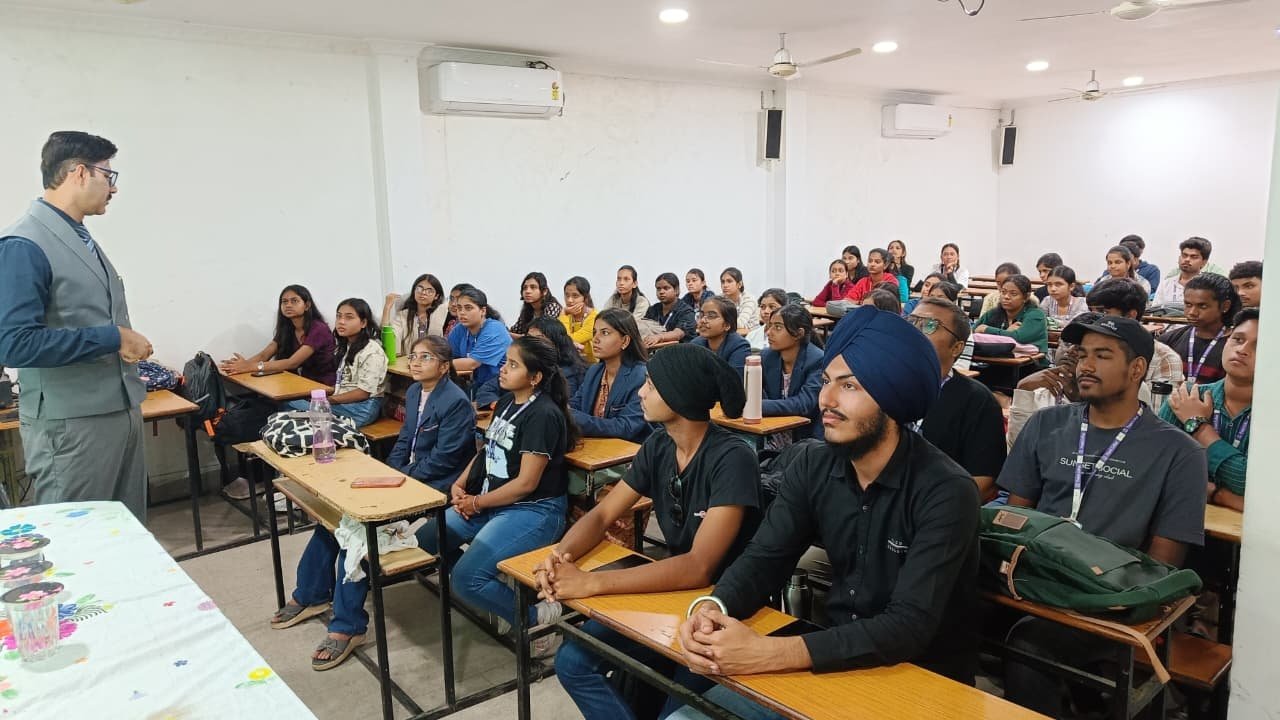 Pragati College Organises Student Development Programme on Role of Business Analyst