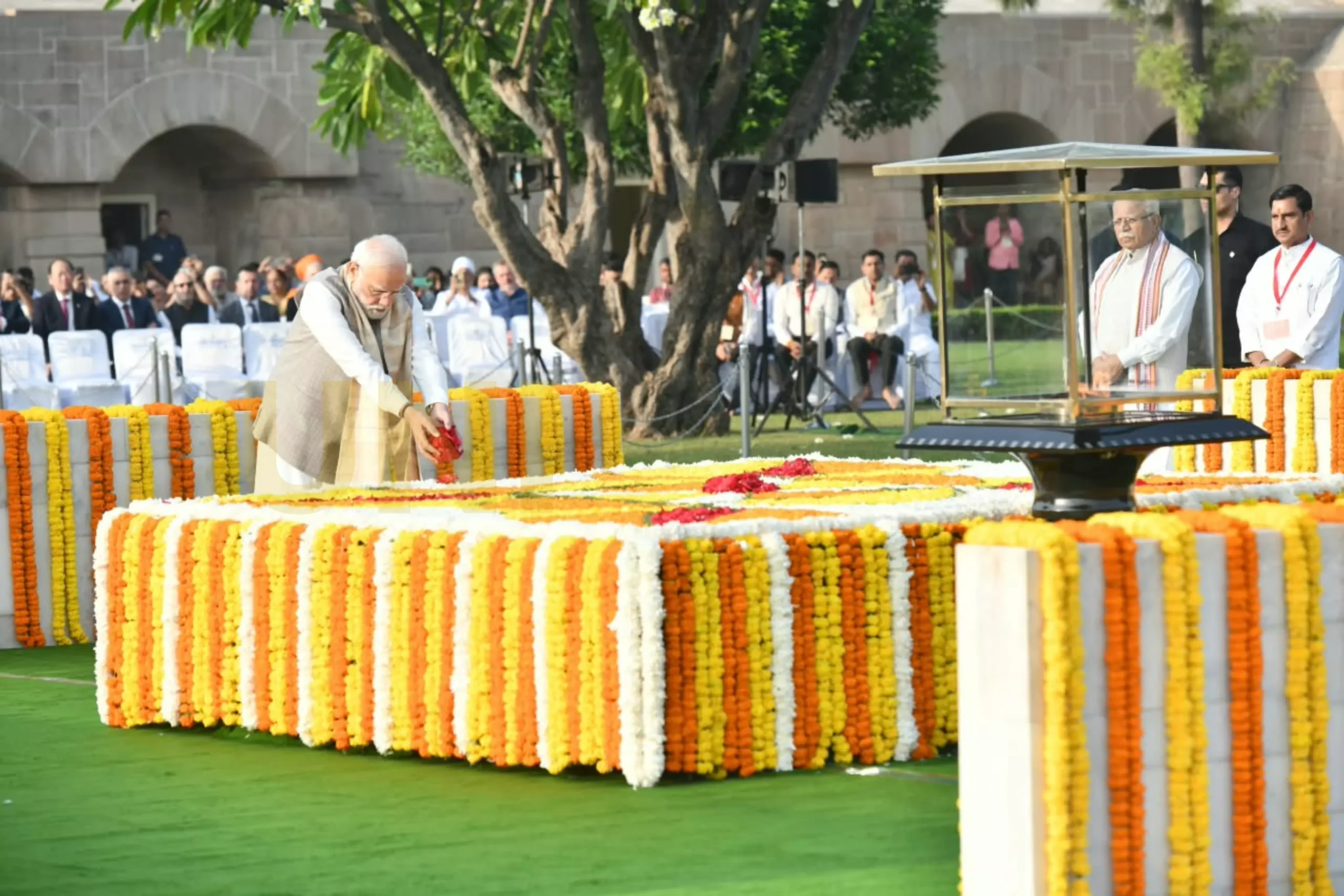PM Modi Pays Tribute to Mahatma Gandhi, Lal Bahadur Shastri on Birth Anniversaries