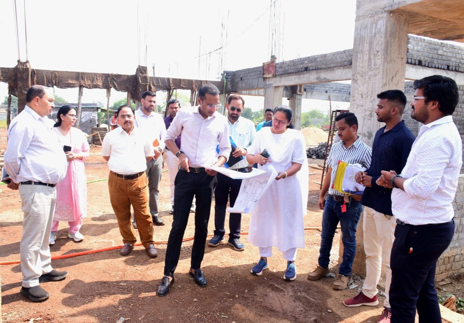 PWD Secretary Flags Quality Lapses, Orders Checks During Rajnandgaon–Dongargaon Inspection