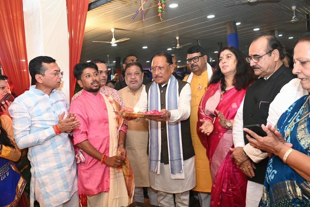 CM Vishnu Deo Sai Celebrates Raas Garba at His Raipur Residence, Calls Navratri a Festival of Divine Power and Women’s Dignity