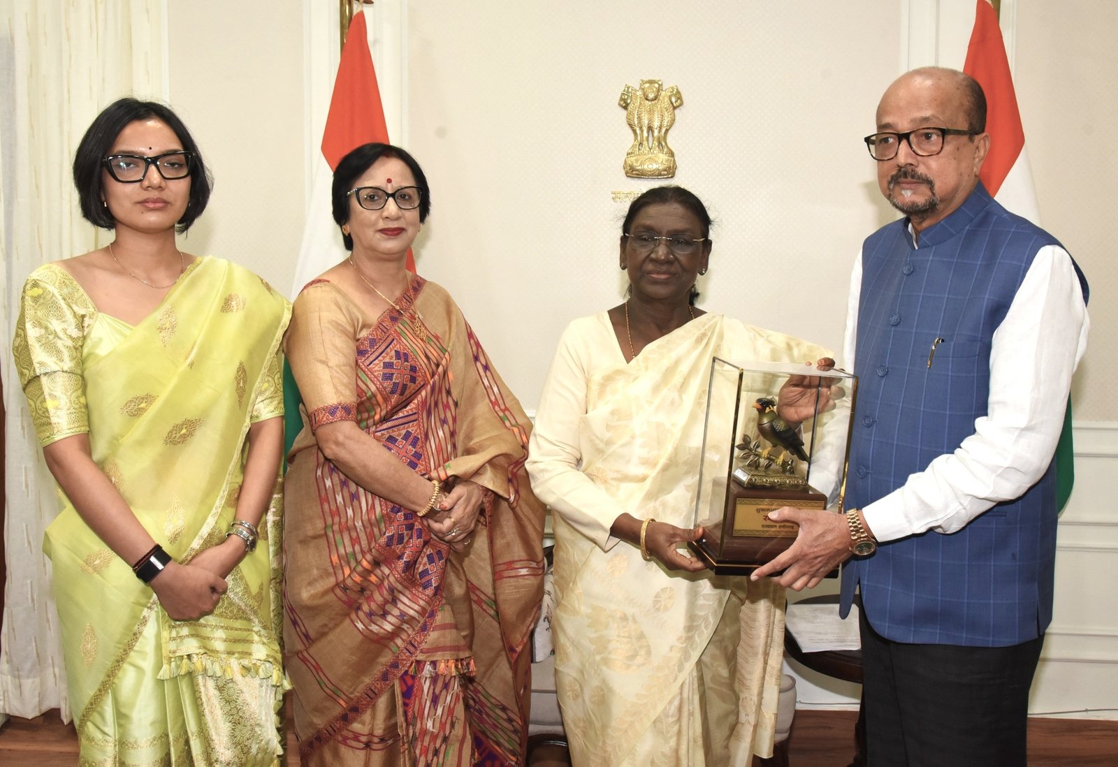 Governor Deka Presents Hill Myna Replica to President Murmu at Lok Bhavan