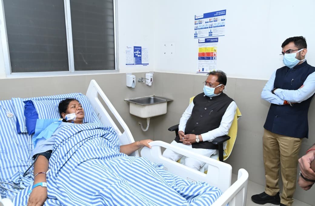 CM Vishnu Deo Sai Visits Ailing Jashpur MLA Raimuni Bhagat, Prays for Her Speedy Recovery