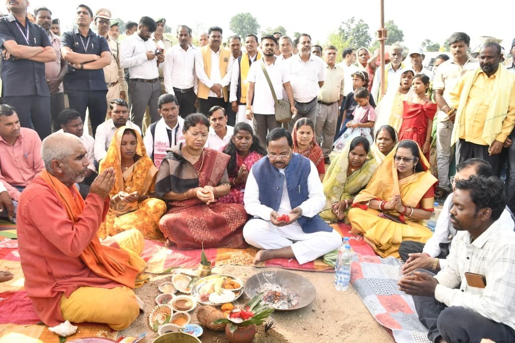 Mahashtami Gift to Chalgali: Minister Ramvichar Netam Lays Foundation for ₹5.91-Crore Bridge Over Moran River